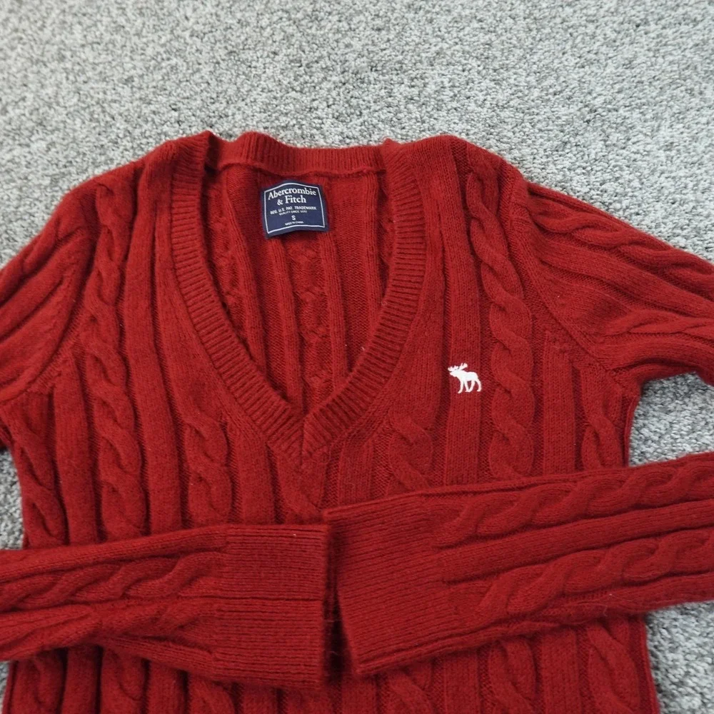 Abercrombie Fitch Sweater Womens S Red Cable Knit V Neck Pullover Moose Logo Y2K - Picture 3 of 10